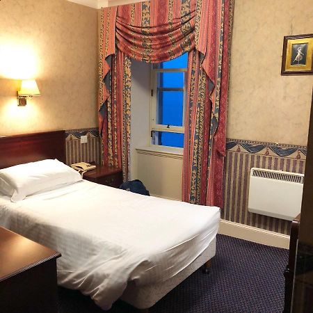 לרוויק Queens Hotel מראה חיצוני תמונה